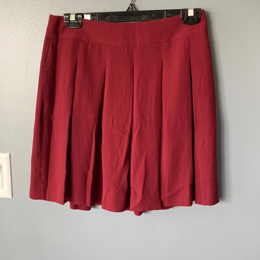 Banana Republic pleated  skirt dark red size 2